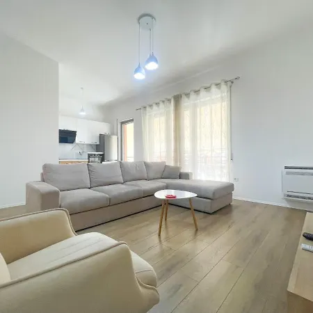 Superior 2br In A טיראנה
